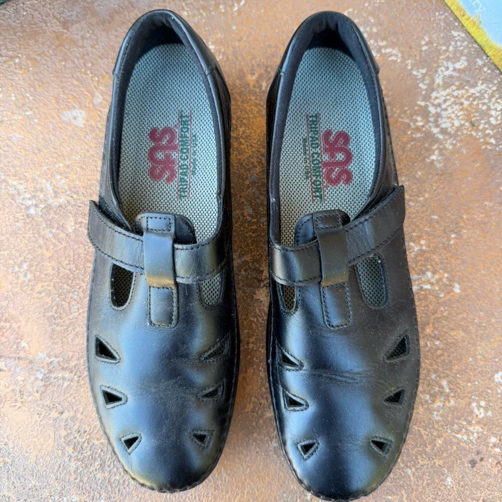 SAS Roamer women's loafers in black leather with easy strap sz 8